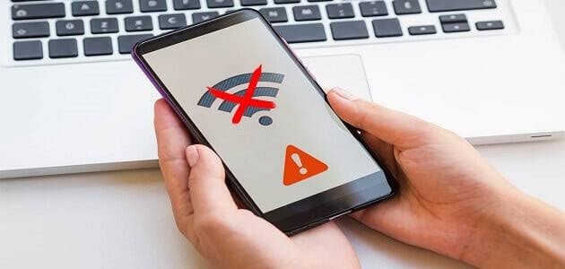بسبب إضراب الموظفين.. استمرار توقف خدمات الإنترنت في مناطق متفرقة بلبنان