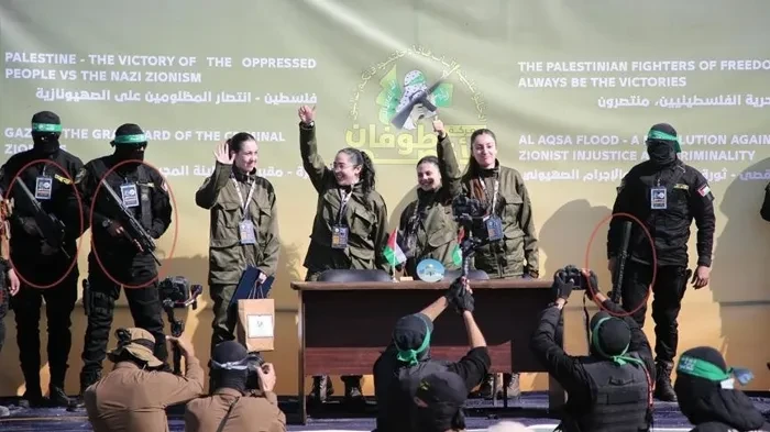 إهانة ورسالة.. بنادق "تافور" تشعل غضب الإعلام الإسرائيلي