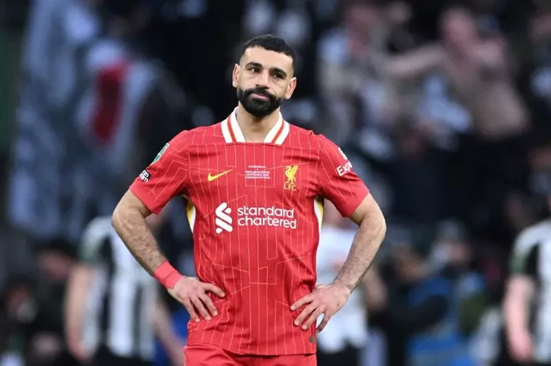 تقارير: عقد صلاح وفان دايك سيكون عبئًا على ليفربول